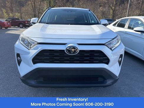 Used 2020 Toyota RAV4 XLE Premium image 2