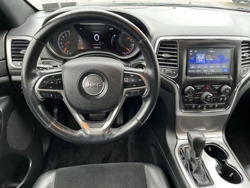 Used 2018 Jeep Grand Cherokee Altitude AWD/4WD image 12