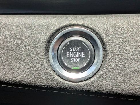 Used 2024 Cadillac Escalade ESV Premium Luxury AWD/4WD image 29