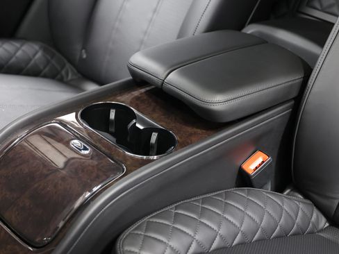 Used 2020 Bentley Bentayga Plug-In Hybrid AWD/4WD image 58