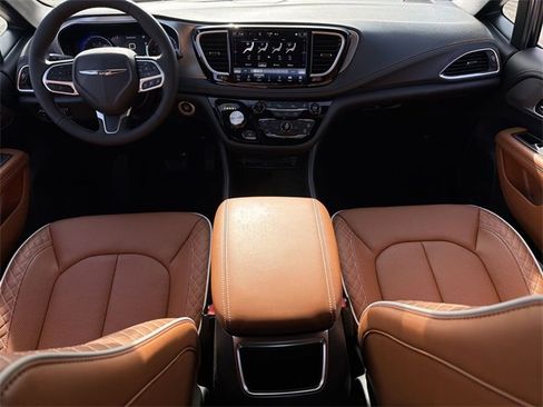 New 2026 Chrysler Pacifica Pinnacle image 16