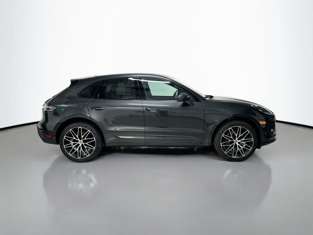 Certified 2025 Porsche Macan AWD/4WD image 8