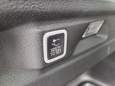 Used 2024 Jeep Grand Cherokee L Limited w/ Luxury Tech Group II RWD image 12