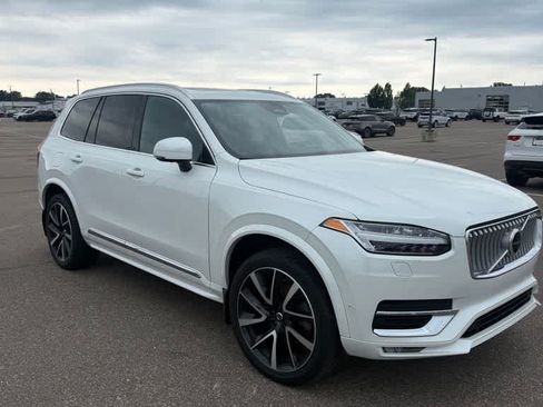 Used 2024 Volvo XC90 B6 Plus w/ Protection Package Premier AWD/4WD image 3