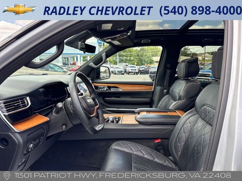 Used 2024 Jeep Grand Wagoneer L Series III AWD/4WD image 3