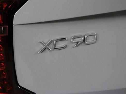 New 2025 Volvo XC90 B6 Ultra image 16