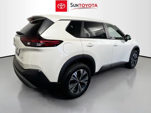 Used 2023 Nissan Rogue SV image 4