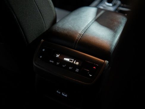 Used 2025 Nissan Pathfinder SV AWD/4WD image 34