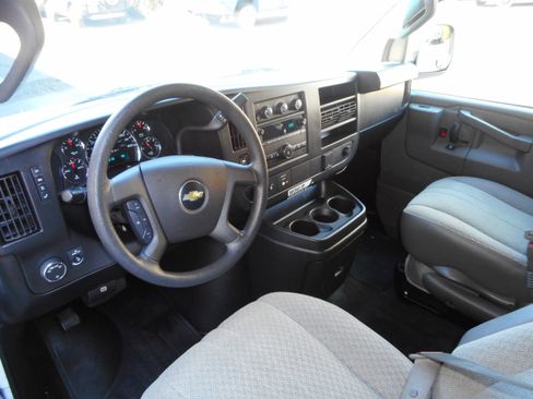 Used 2017 Chevrolet Express 3500 LT w/ LT Preferred Equipment Group RWD image 15
