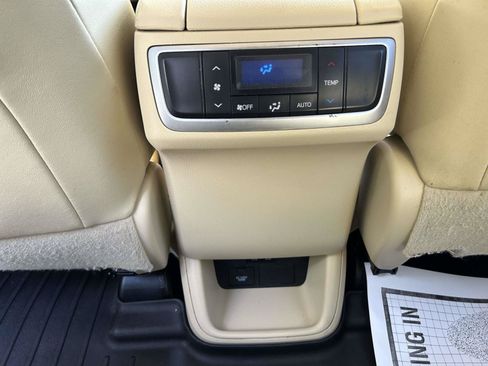 Used 2018 Toyota Highlander XLE FWD image 19