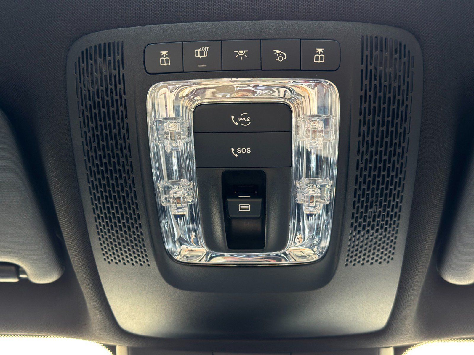 Used 2024 Mercedes-Benz GLB 250 w/ Exclusive Package image 38