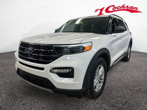 Used 2020 Ford Explorer XLT w/ Equipment Group 202A AWD/4WD image 35