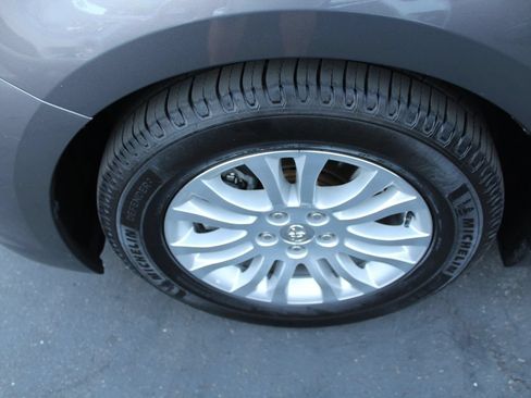 Used 2016 Toyota Sienna XLE FWD image 11