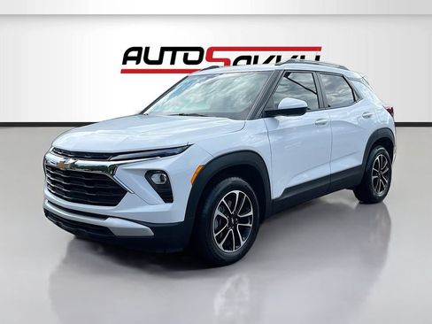 Used 2025 Chevrolet TrailBlazer LT w/ LT Cold Weather Package FWD image 3