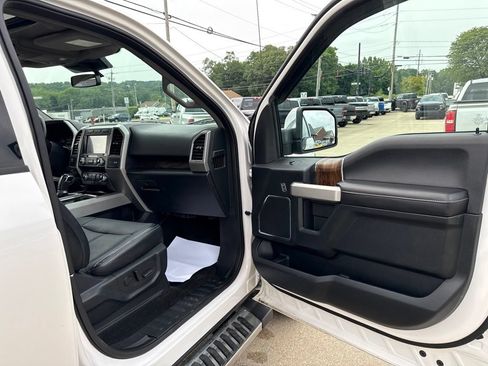 Used 2019 Ford F150 Lariat w/ Equipment Group 502A Luxury AWD/4WD image 43