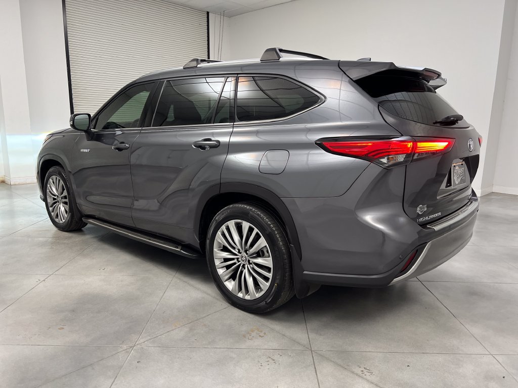 Used 2020 Toyota Highlander Platinum FWD image 6