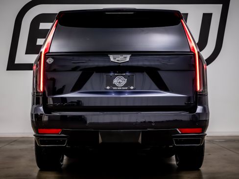 Used 2023 Cadillac Escalade ESV Sport w/ LPO, ONYX Package AWD/4WD image 11