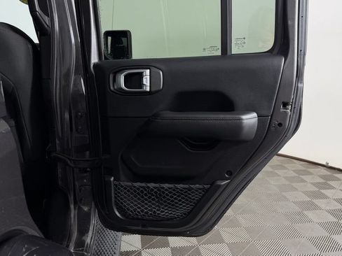 Used 2019 Jeep Wrangler Unlimited Sahara w/ Dual Top Group AWD/4WD image 30