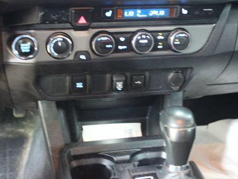Used 2020 Toyota Tacoma TRD Sport AWD/4WD image 20