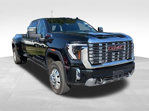 Used 2024 GMC Sierra 3500 Denali w/ Denali Reserve Package AWD/4WD image 2