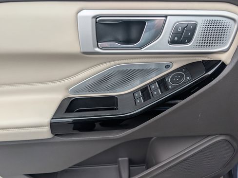 Used 2021 Ford Explorer Platinum w/ Equipment Group 601A image 11