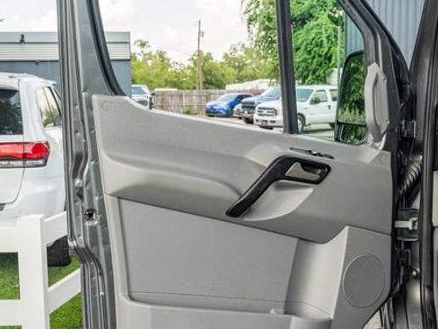 Used 2016 Mercedes-Benz Sprinter 2500 image 17