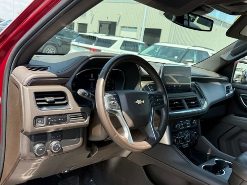 Used 2023 Chevrolet Suburban LT RWD image 4