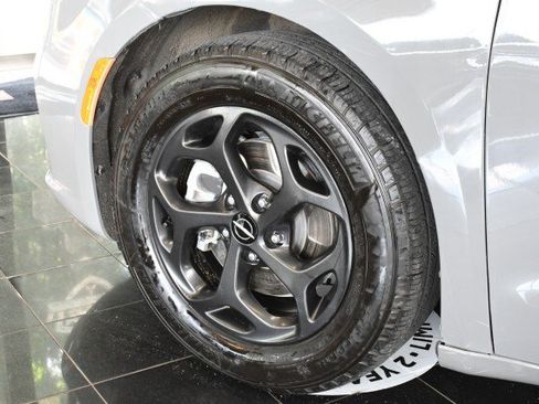 Used 2022 Chrysler Pacifica Touring-L w/ S Appearance Package FWD image 40