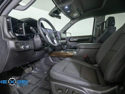 Used 2024 GMC Sierra 1500 Elevation w/ X31 Off-Road Package AWD/4WD image 10