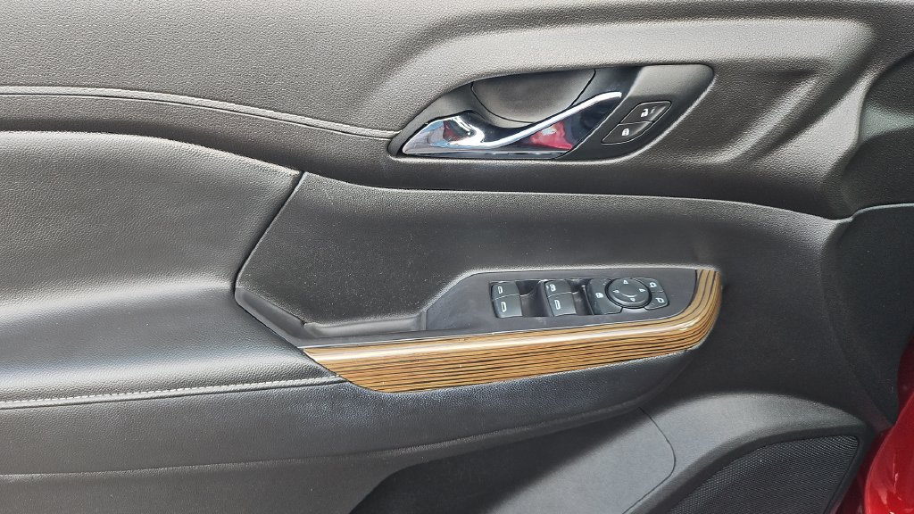 Used 2021 GMC Acadia SLE FWD image 3