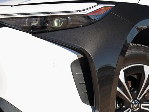 Used 2023 Toyota bZ4X XLE w/ Weather Package image 13