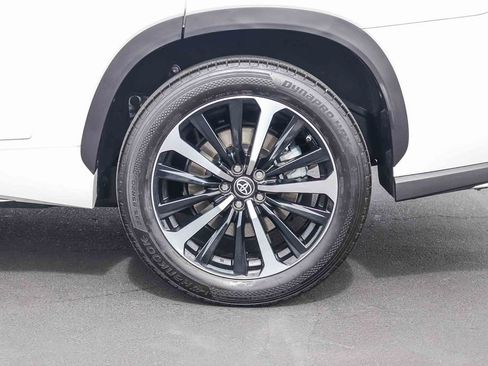 Used 2022 Toyota Highlander XSE FWD image 13