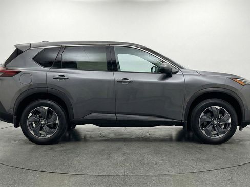 Used 2025 Nissan Rogue SV image 11
