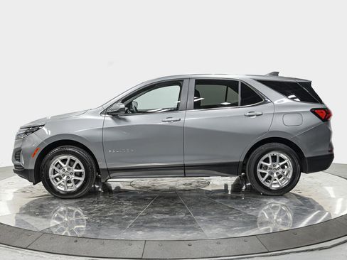 Used 2023 Chevrolet Equinox LT image 2