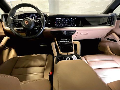 Certified 2025 Porsche Cayenne image 18