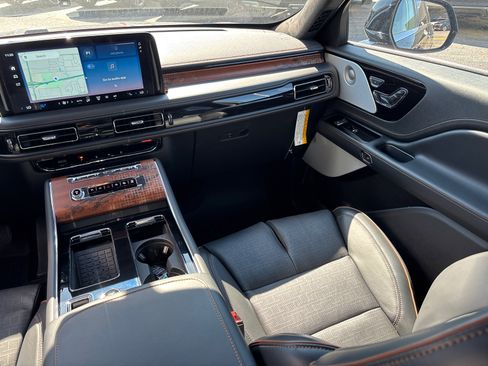 New 2025 Lincoln Aviator Black Label image 33