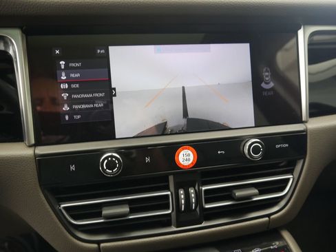 Certified 2023 Porsche Macan AWD/4WD image 42