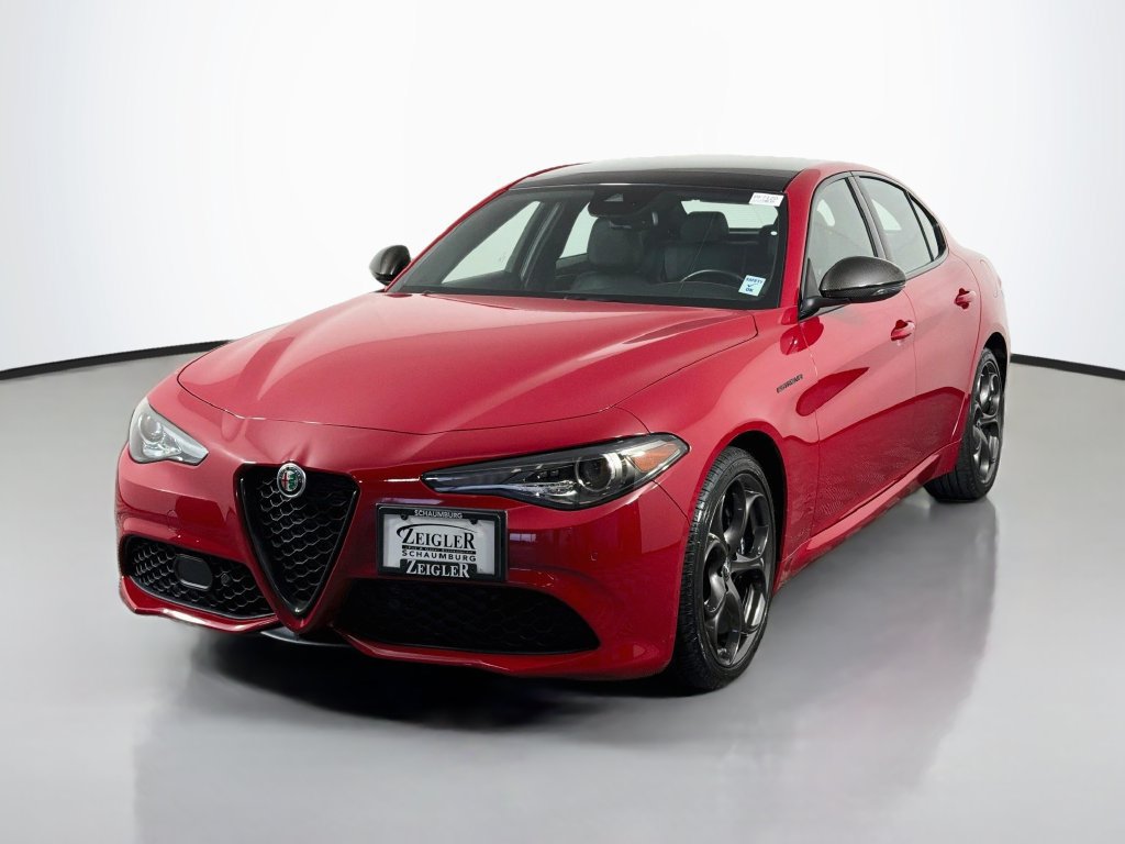 Used 2023 Alfa Romeo Giulia Estrema AWD/4WD image 3