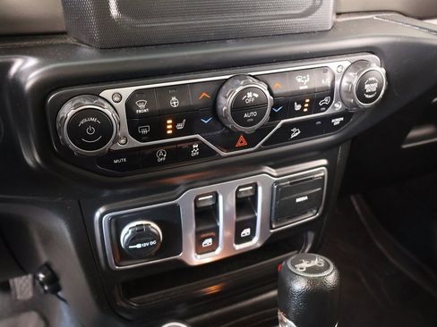 Used 2018 Jeep Wrangler Sport image 7