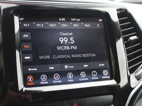 Used 2019 Jeep Cherokee Limited image 32