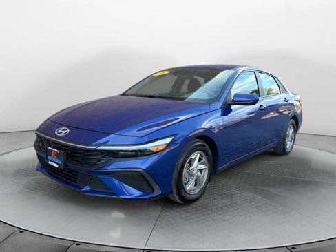 Certified 2024 Hyundai Elantra SE image 1