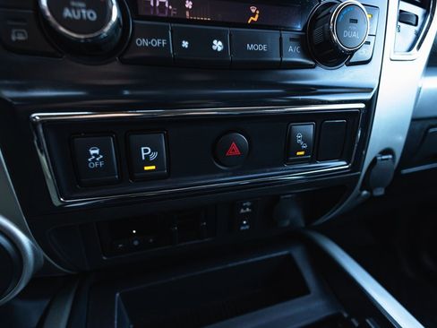 Used 2018 Nissan Titan PRO-4X image 20