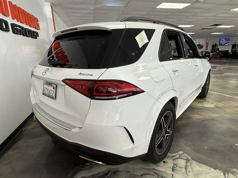 Used 2022 Mercedes-Benz GLE 450 4MATIC w/ AMG Line Exterior image 3