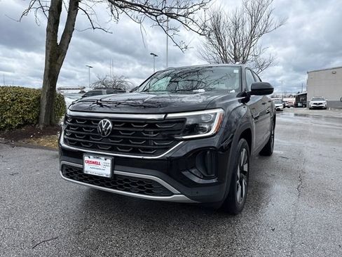 Used 2024 Volkswagen Atlas Cross Sport SE image 1