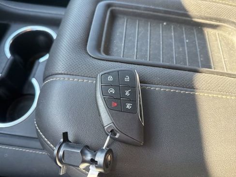 Used 2022 GMC Yukon XL SLT w/ SLT Premium Package AWD/4WD image 25
