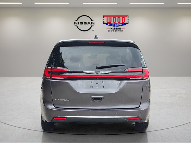 Used 2023 Chrysler Pacifica Touring-L FWD image 3