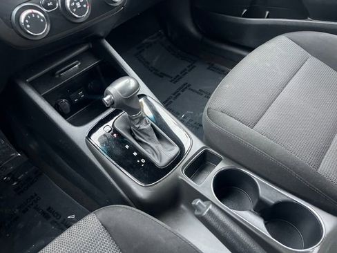 Used 2017 Kia Forte LX image 25