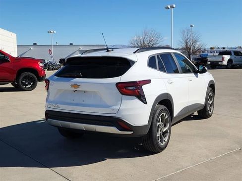 New 2026 Chevrolet Trax LT w/ Driver Confidence Package FWD image 3