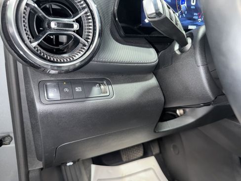 Used 2025 Chevrolet Equinox LT w/ Convenience Package II FWD image 36