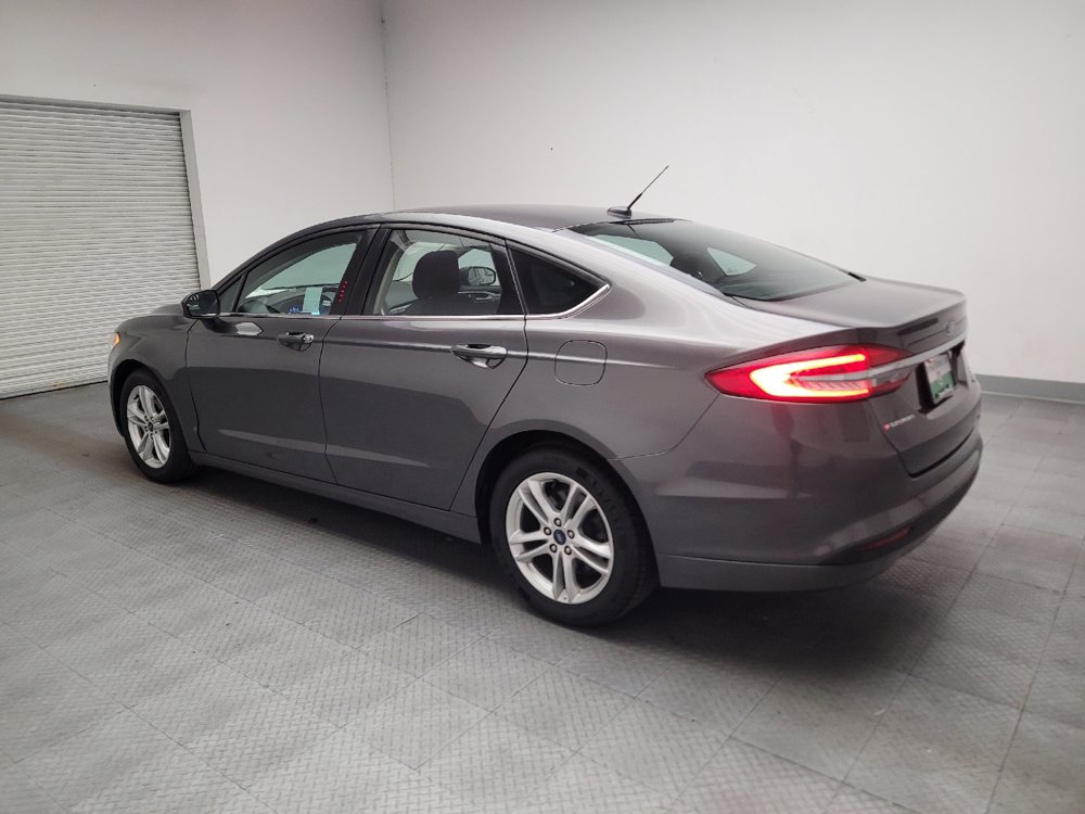 Used 2018 Ford Fusion SE w/ Fusion SE Technology Package FWD image 3